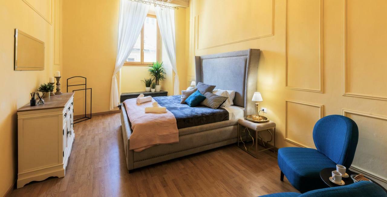 Historic Center Palace - Huge 4 Bedrooms Santa Croce - By Likehomeflorence Apartamento