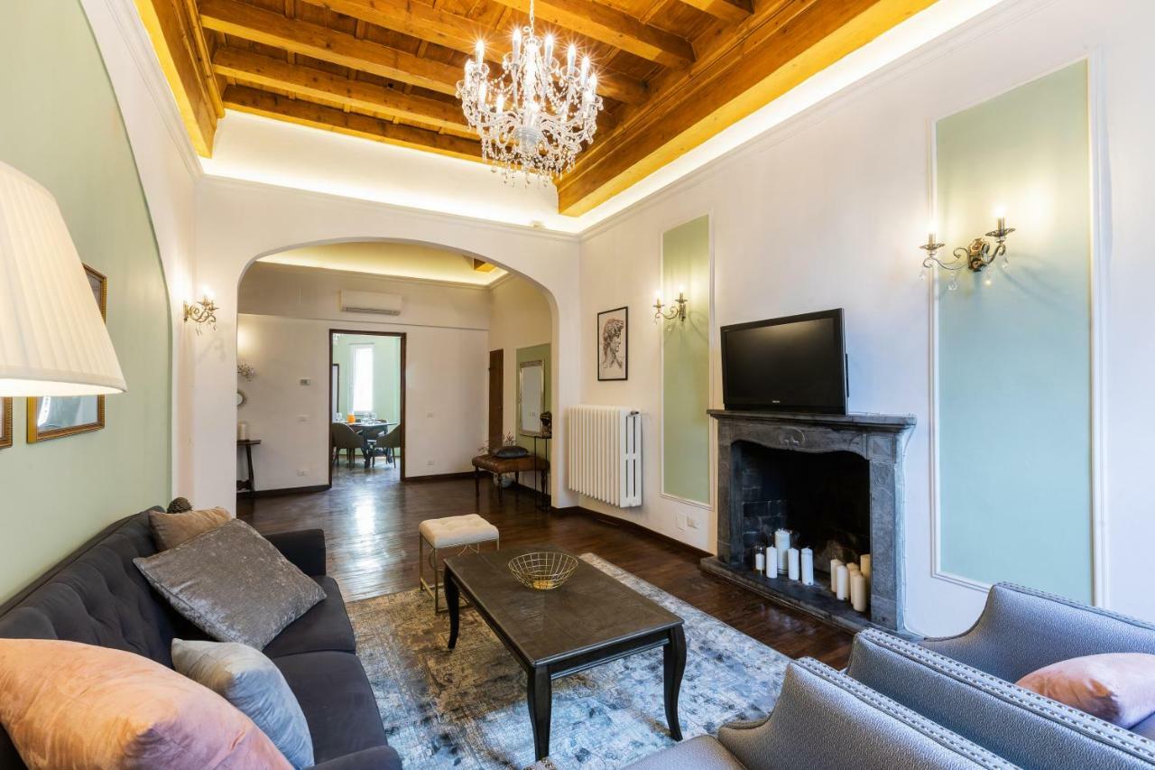 Historic Center Palace - Huge 4 Bedrooms Santa Croce - By Likehomeflorence Apartamento