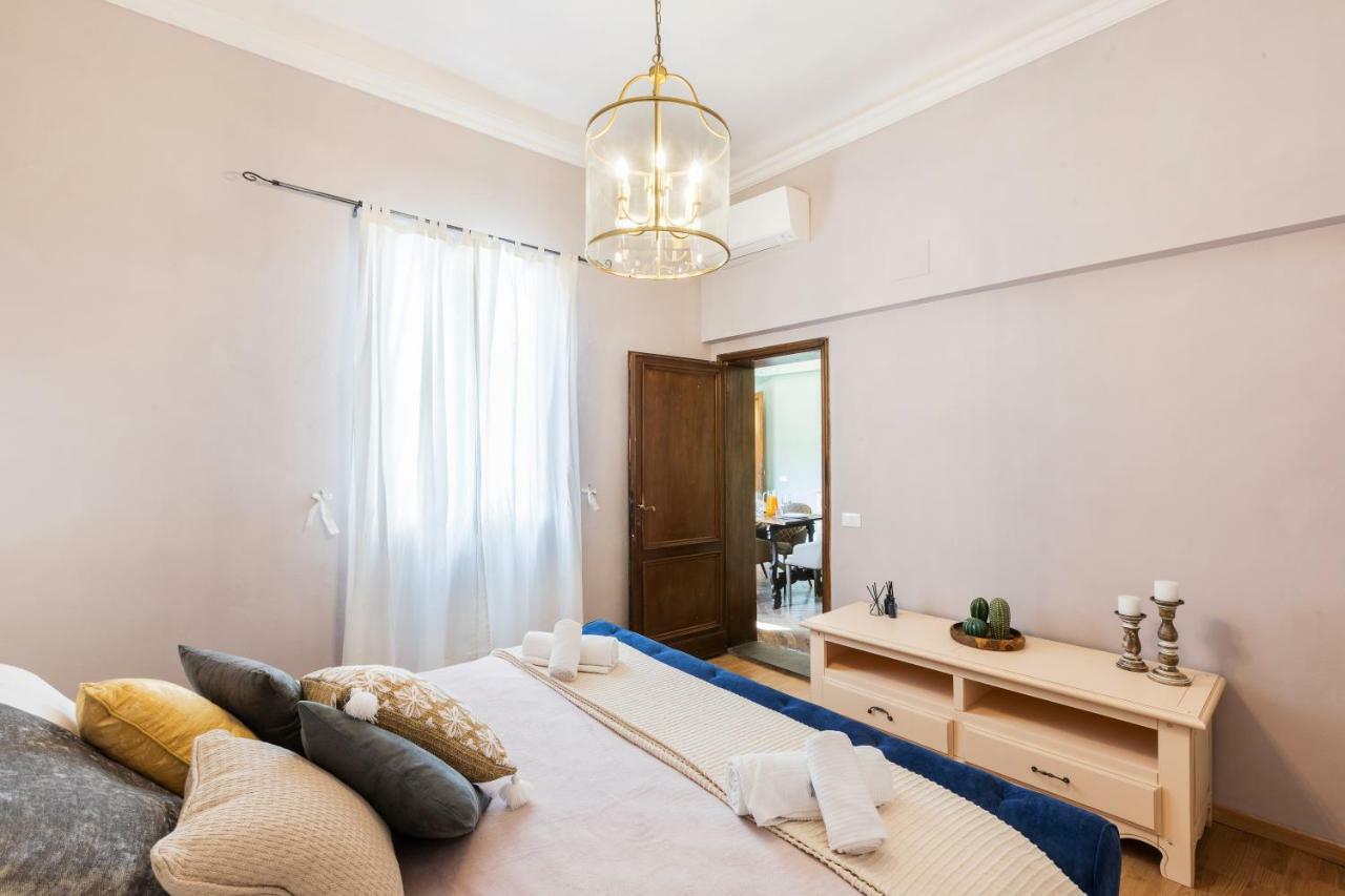 Historic Center Palace - Huge 4 Bedrooms Santa Croce - By Likehomeflorence * Florença