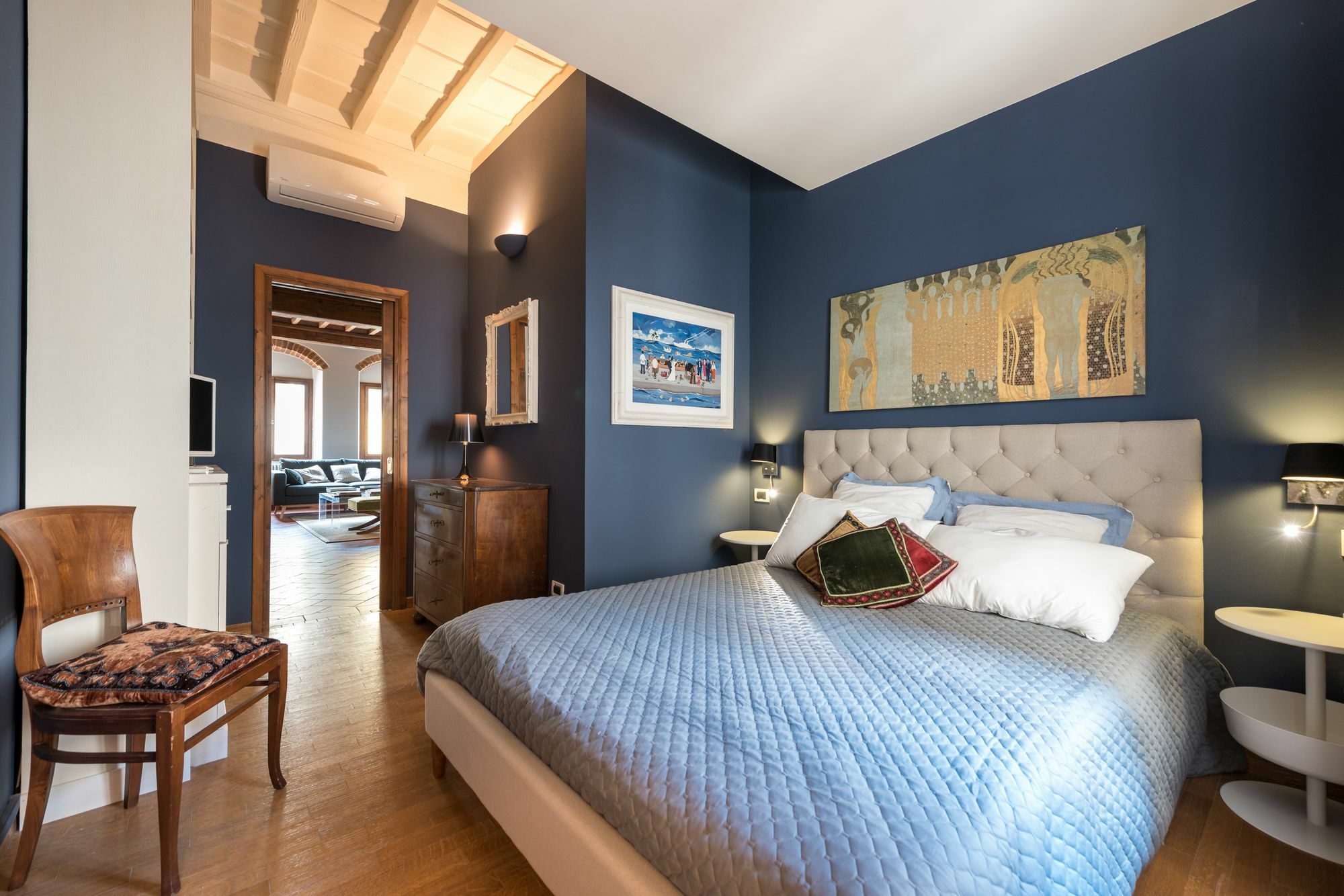 Hearth Of In Great Location Florence