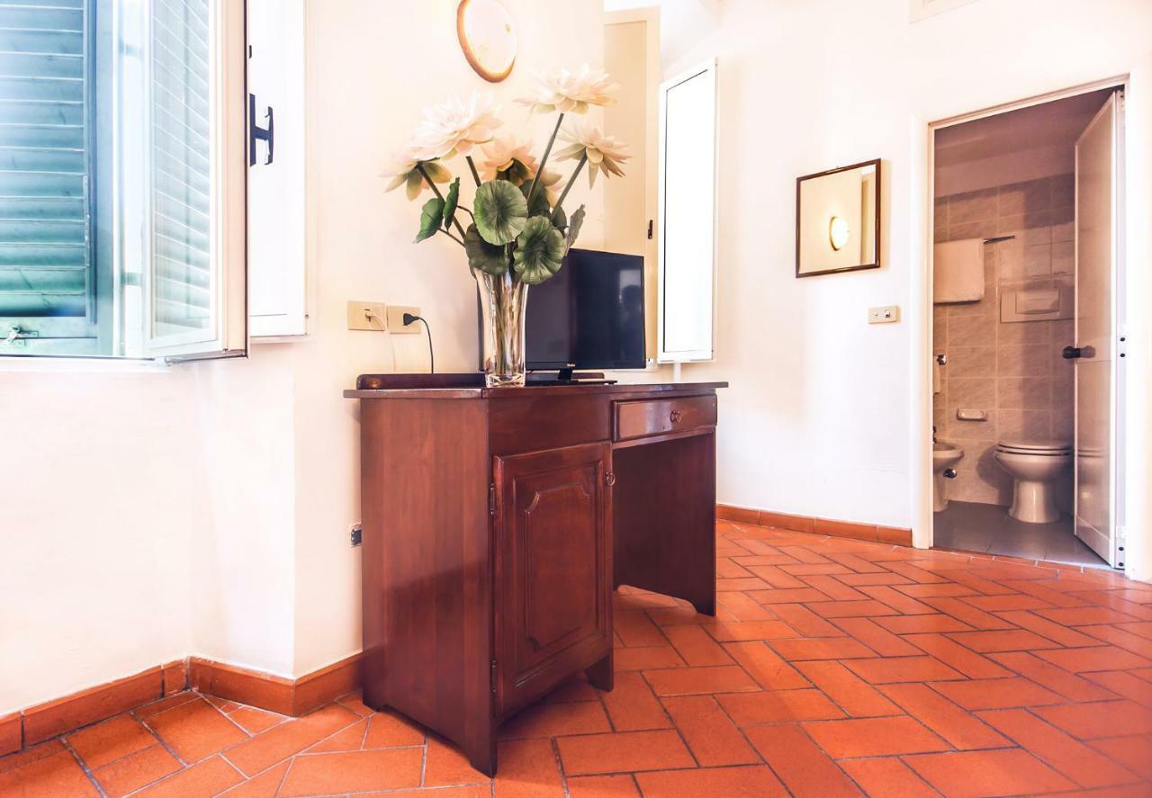 Costantini Florence