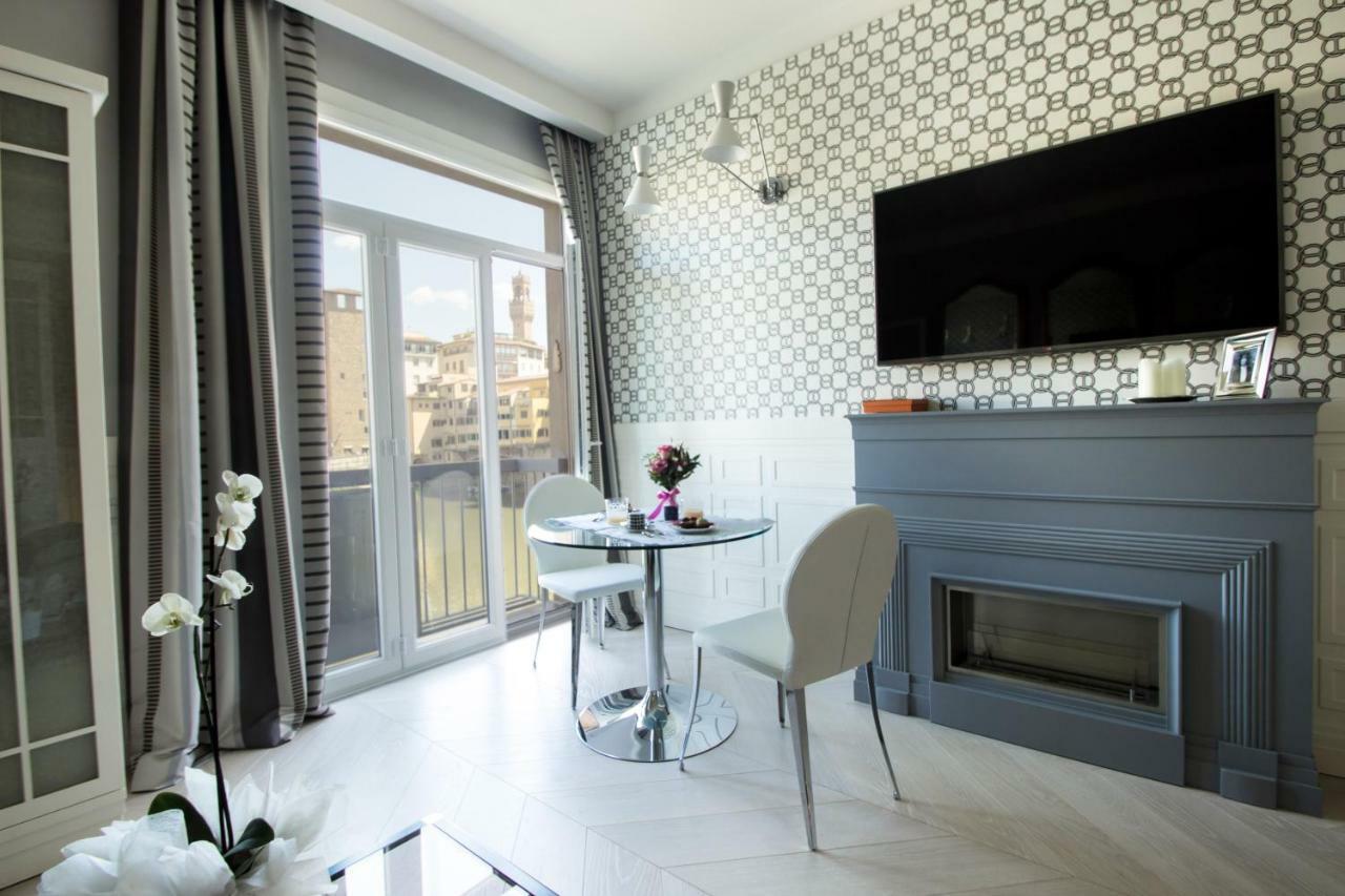Specchi Su Pontevecchio Apartment