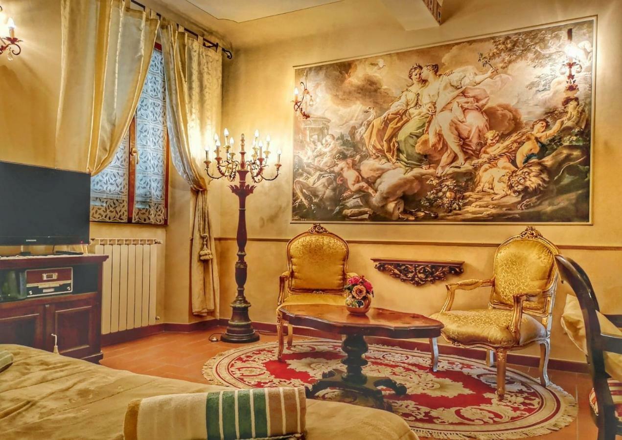 Classic Style In Center Apartment *