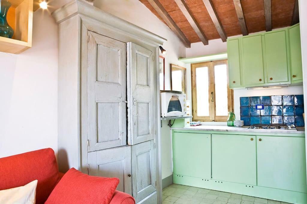 Rebby's Terrace Apartment