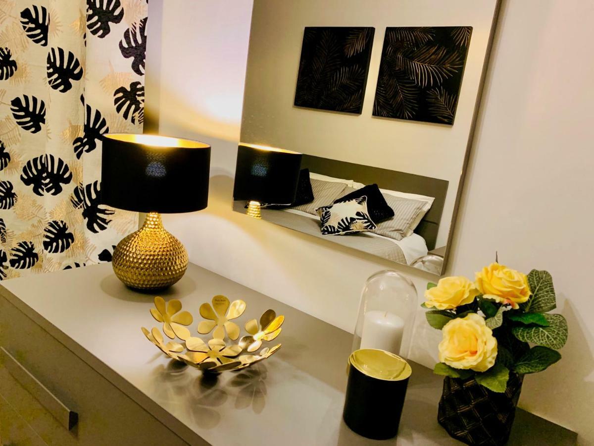Open The Classic Wooden Shutters At A Cozy Nest * Florence