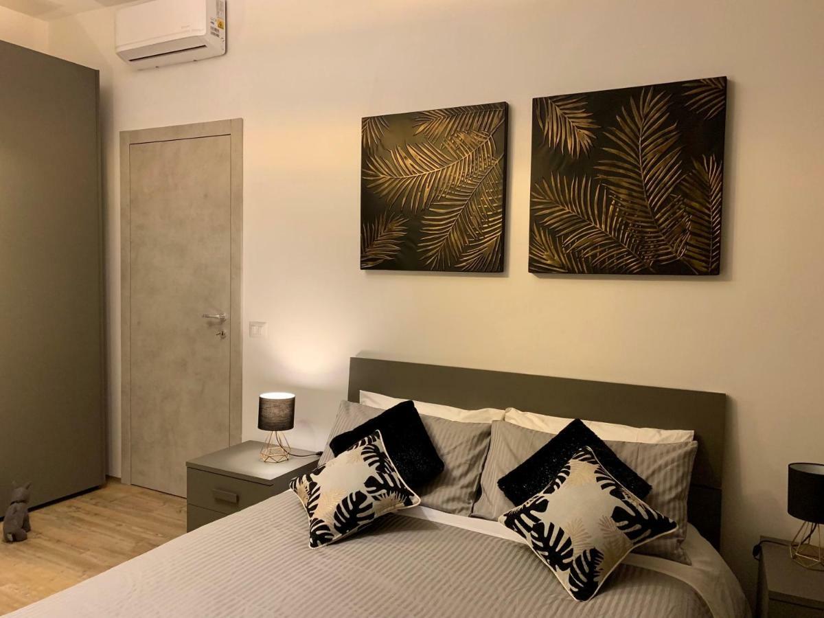 Appartement Open The Classic Wooden Shutters At A Cozy Nest Florence