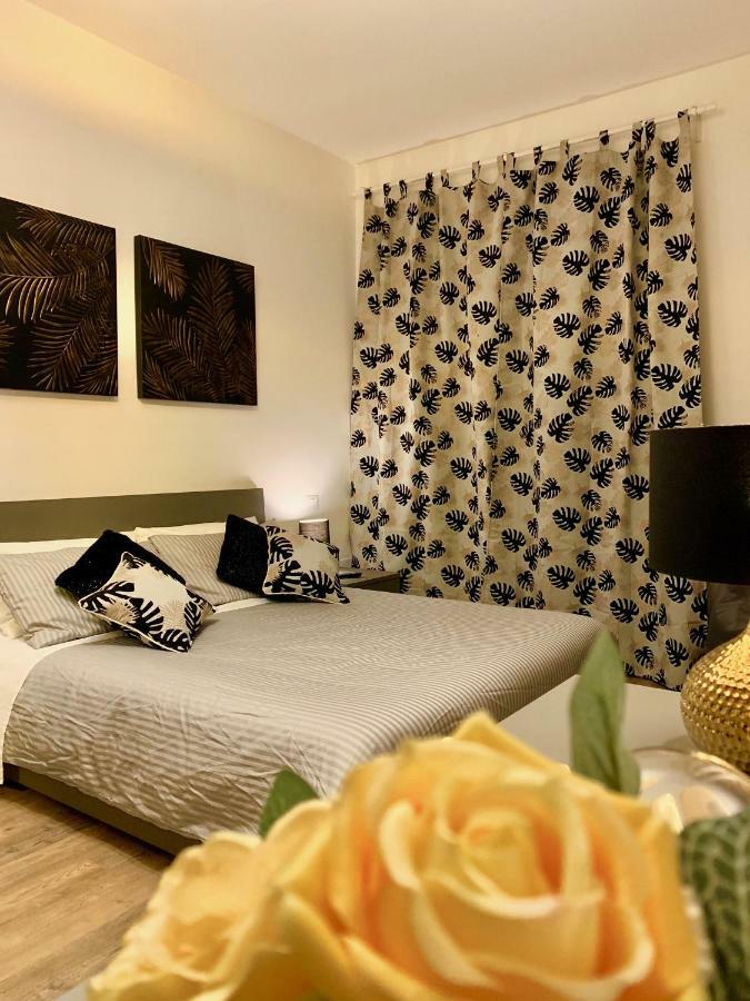 Open The Classic Wooden Shutters At A Cozy Nest * Florence
