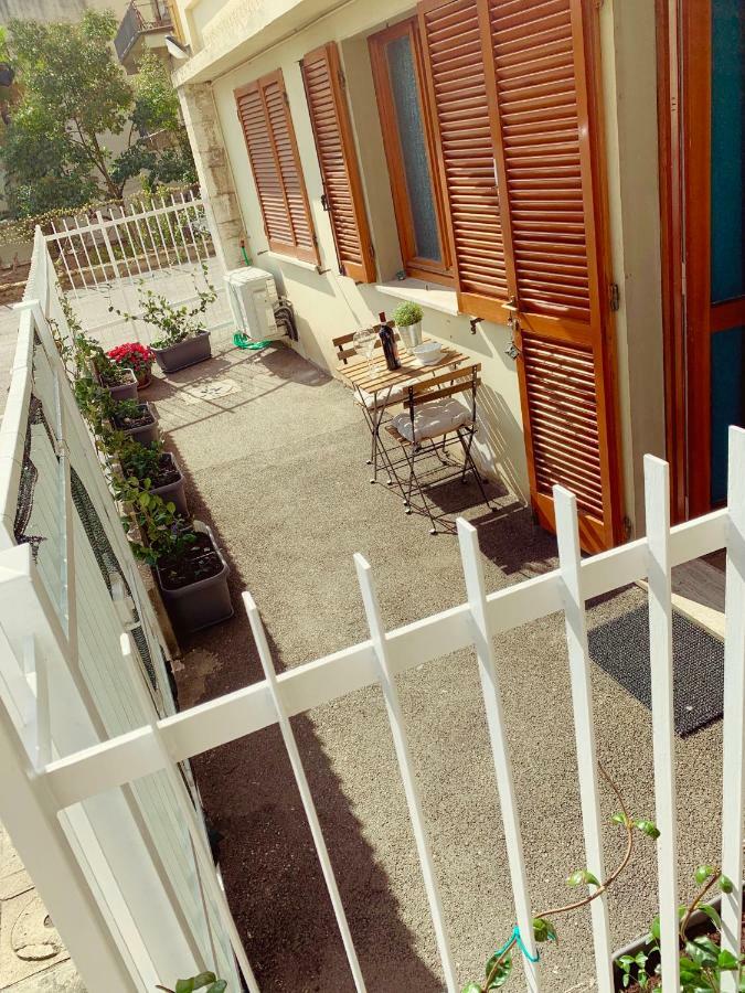 Appartement Open The Classic Wooden Shutters At A Cozy Nest Florence