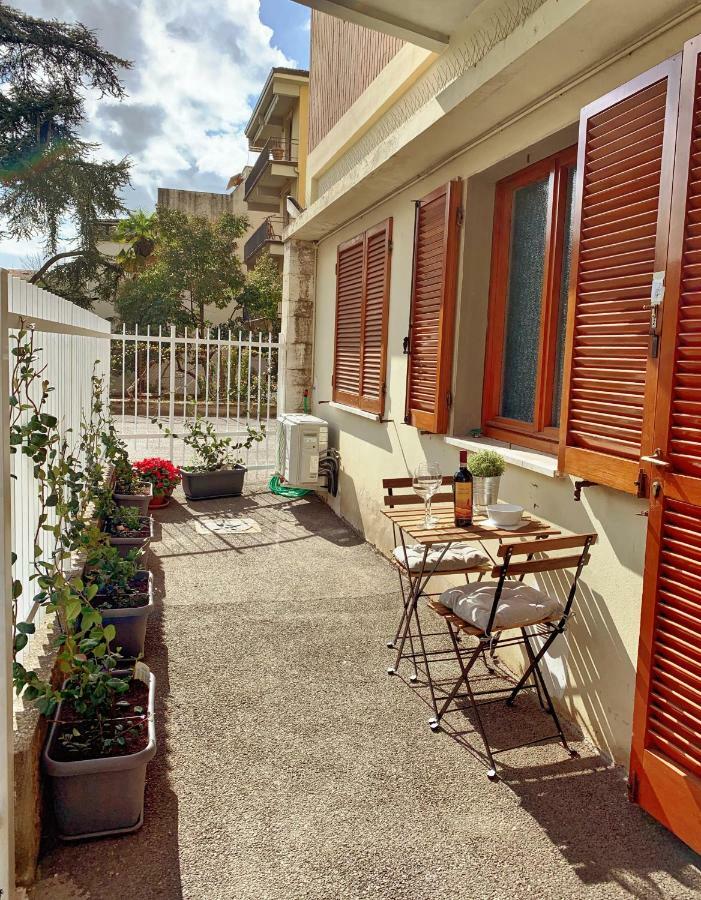 Appartement Open The Classic Wooden Shutters At A Cozy Nest