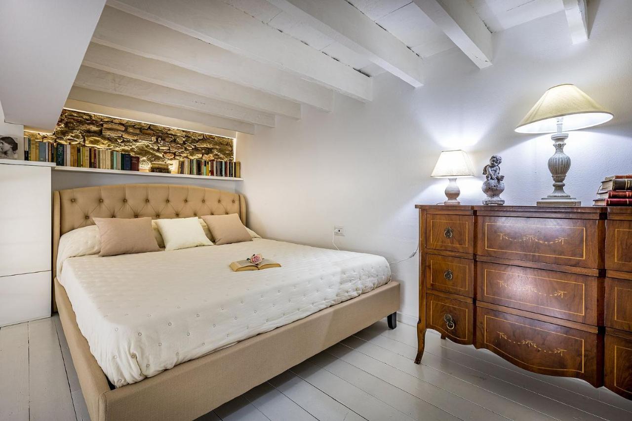 The House Of Books Appartement