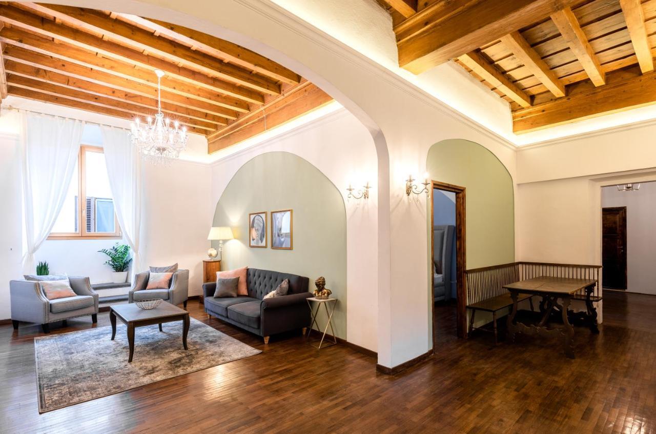 Apartamento Historic Center Palace - Huge 4 Bedrooms Santa Croce - By Likehomeflorence Florença