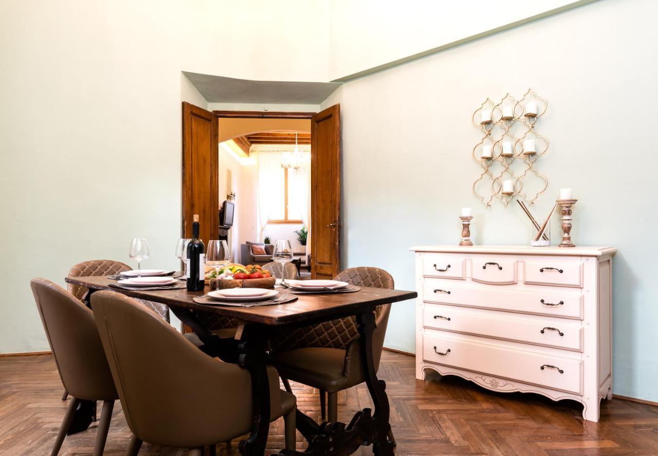 Historic Center Palace - Huge 4 Bedrooms Santa Croce - By Likehomeflorence Apartamento *