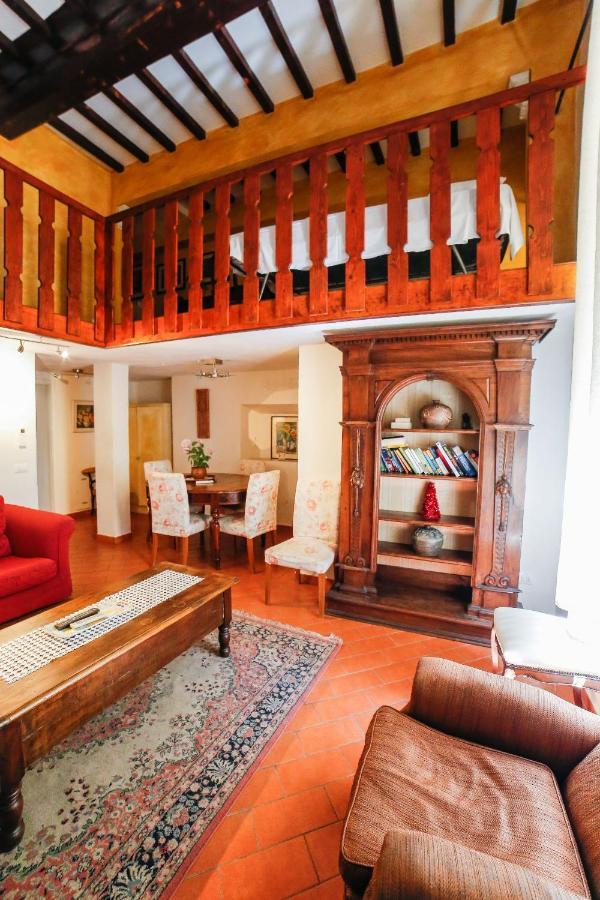 Traditional Close To The Duomo - Private Yard! Florence